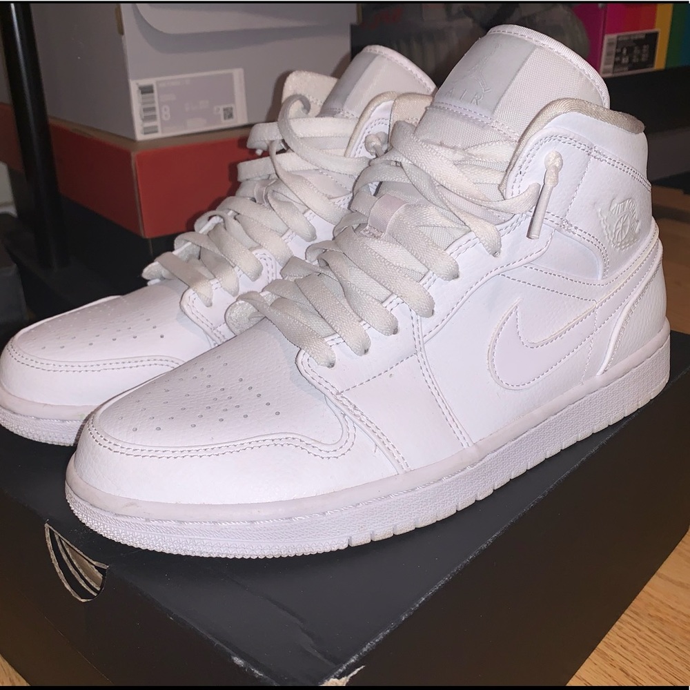 Air Jordan 1 Mid (All White)